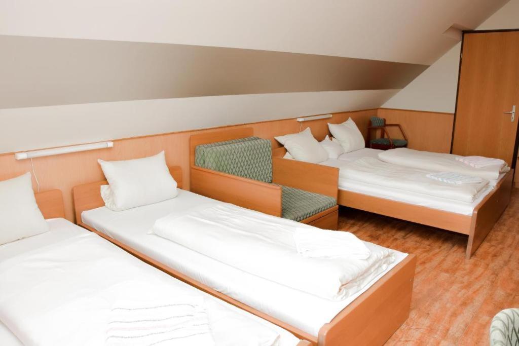Csikar Csárda és Panzió Hotel Kőszeg Exterior foto